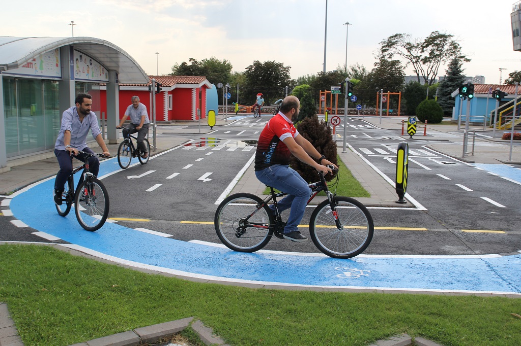 Akılllı Hareketlilik Haftası Kapsamında "Yetişkinler İçin Bisiklet Kullanımı Eğitimi" Gerçekleştirildi